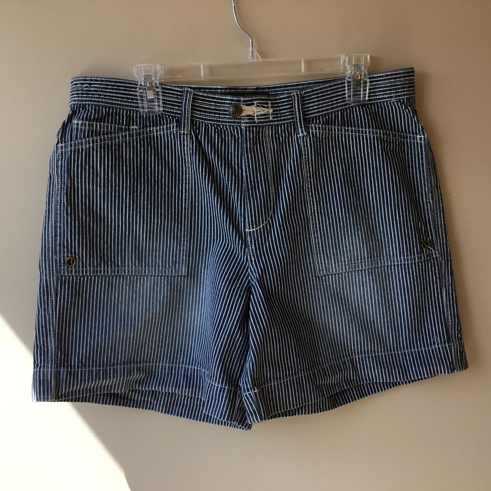 Lauren Jeans Co. White navy pinstriped denim jean shorts size 12 MINT!